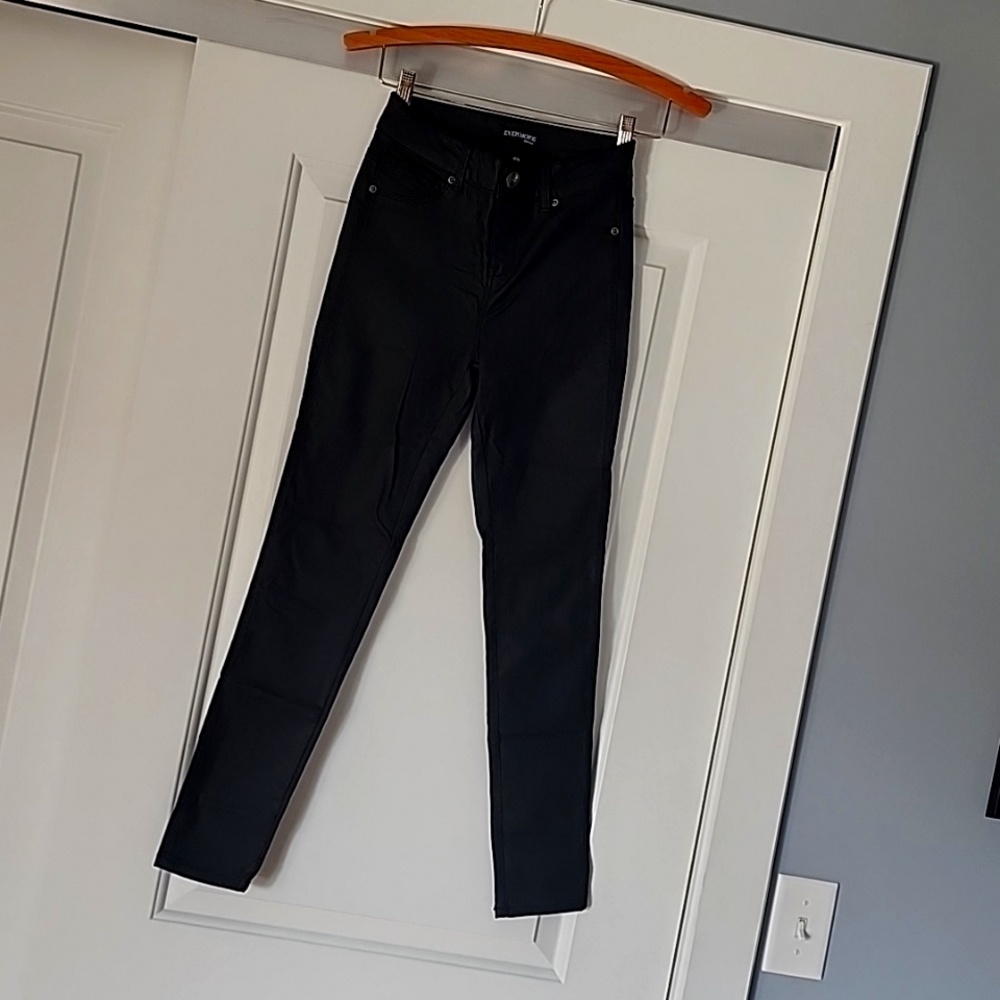 Evermore Denim mat black faux leather skinny pant!✳️